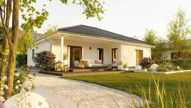 Massivhaus planen in Schönwalde am Bungsberg Ein moderner Bungalow, wie er im Baugebiet Schönwalde am Bungsberg entstehen kann, ideal für Familien, die naturnah in Ostholstein bauen möchten.