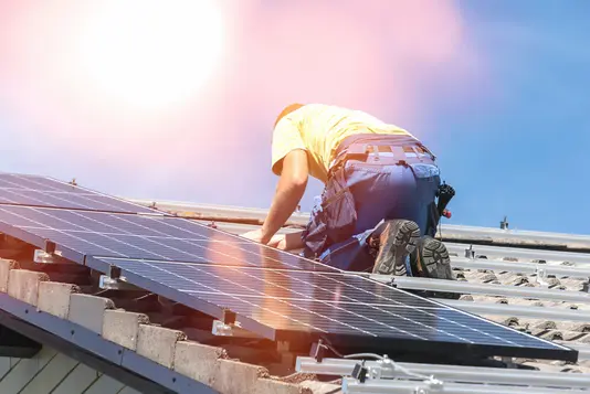 Solar Photovoltaik Anlage auf dem Dach