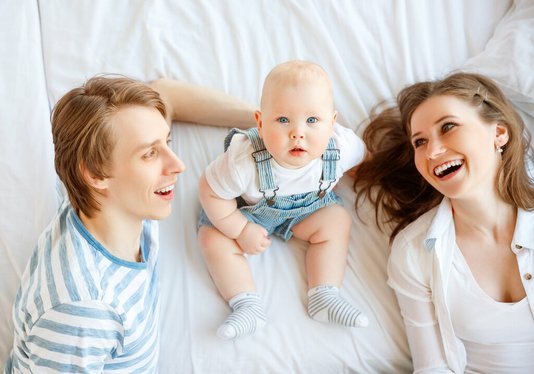 Planen-Familie-Hausbau Familie mit Baby